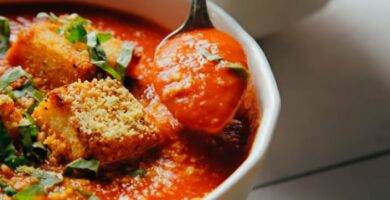 sopa de tomate vegana